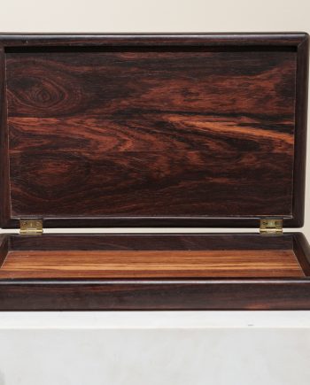 Caja mexicana grande diseñada por Don Shoemaker para Señal SA, México, década de 1960.
