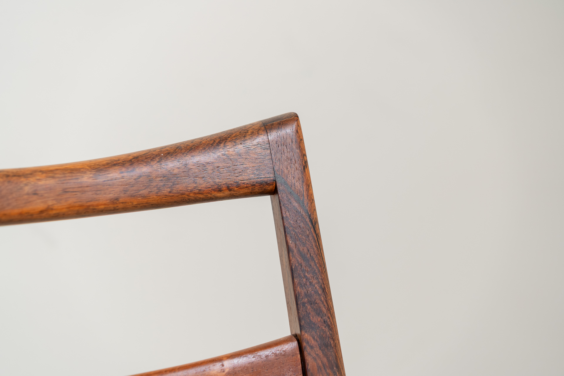 Silla de comedor danesa modelo Lis diseñada por Niels Koefoed
