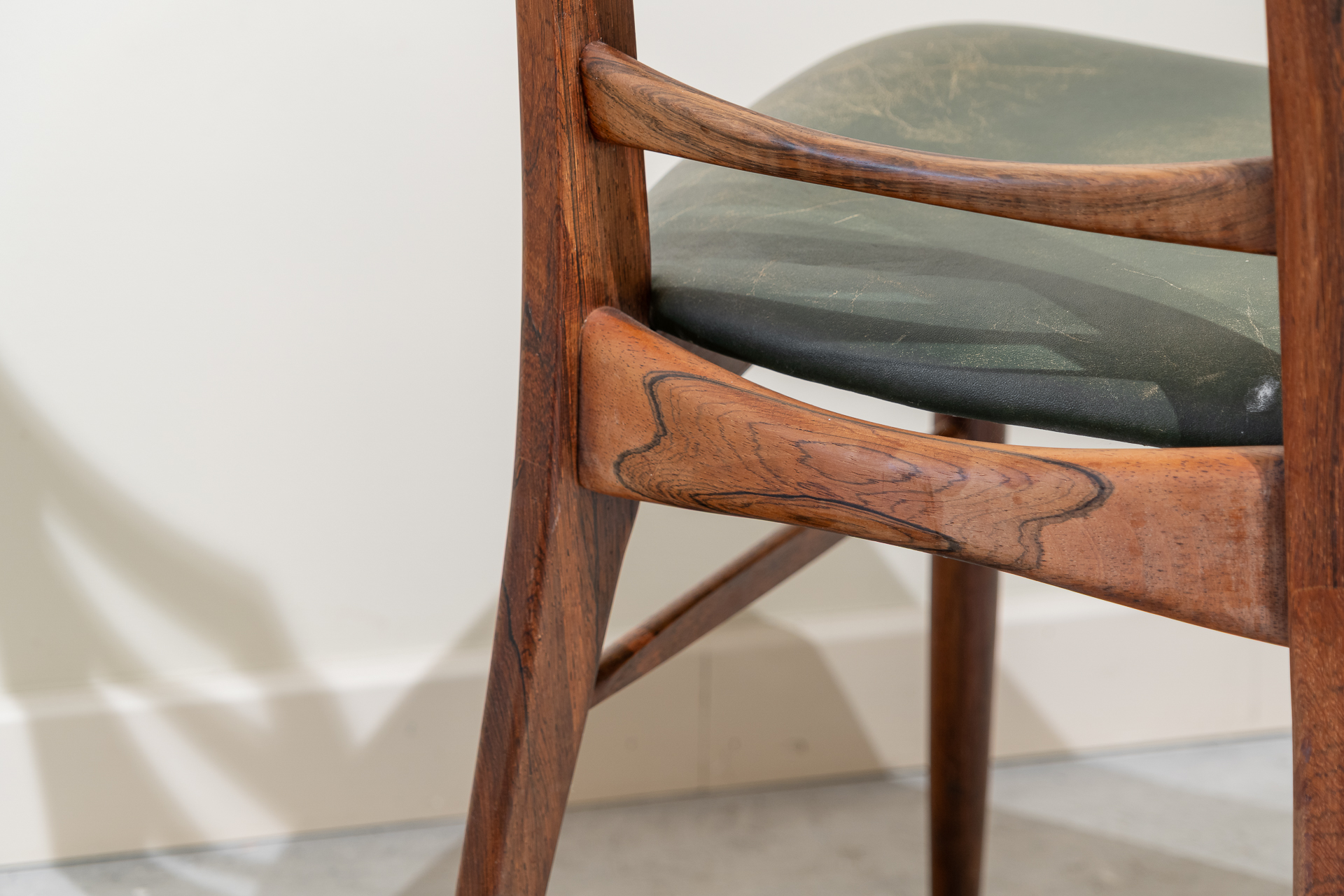 Silla de comedor danesa modelo Lis diseñada por Niels Koefoed