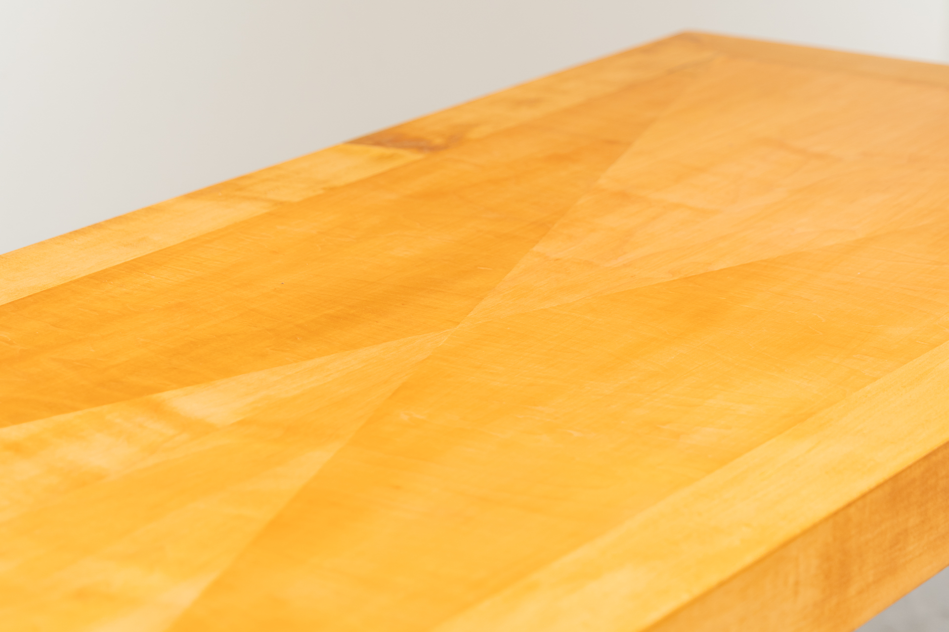 Mesa consola de madera dorada, España c. 1980