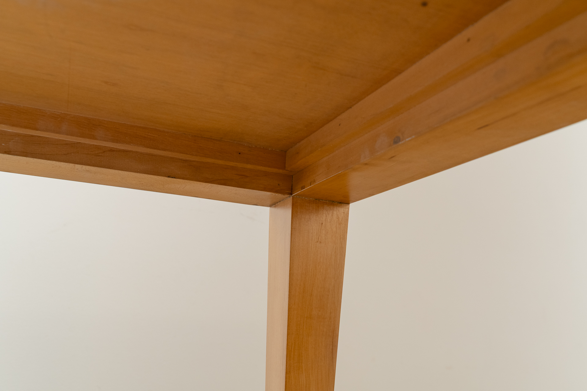 Mesa consola de madera dorada, España c. 1980